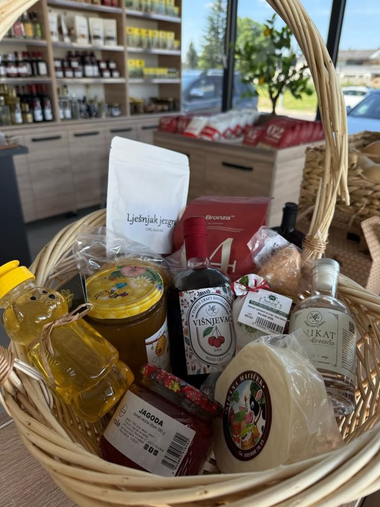 KOM_DOMACE_I_NASE_02_domaci_proizvodi_poklon_paket