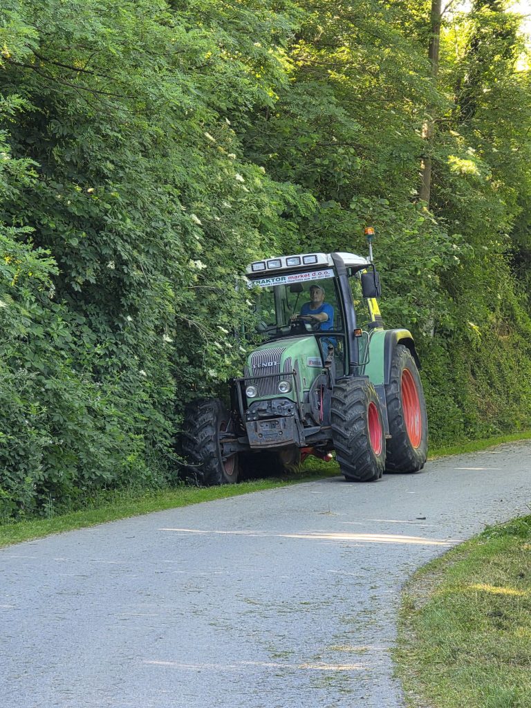 KOM_ONAMA_OPREMA_01_traktor_komunalna_oprema