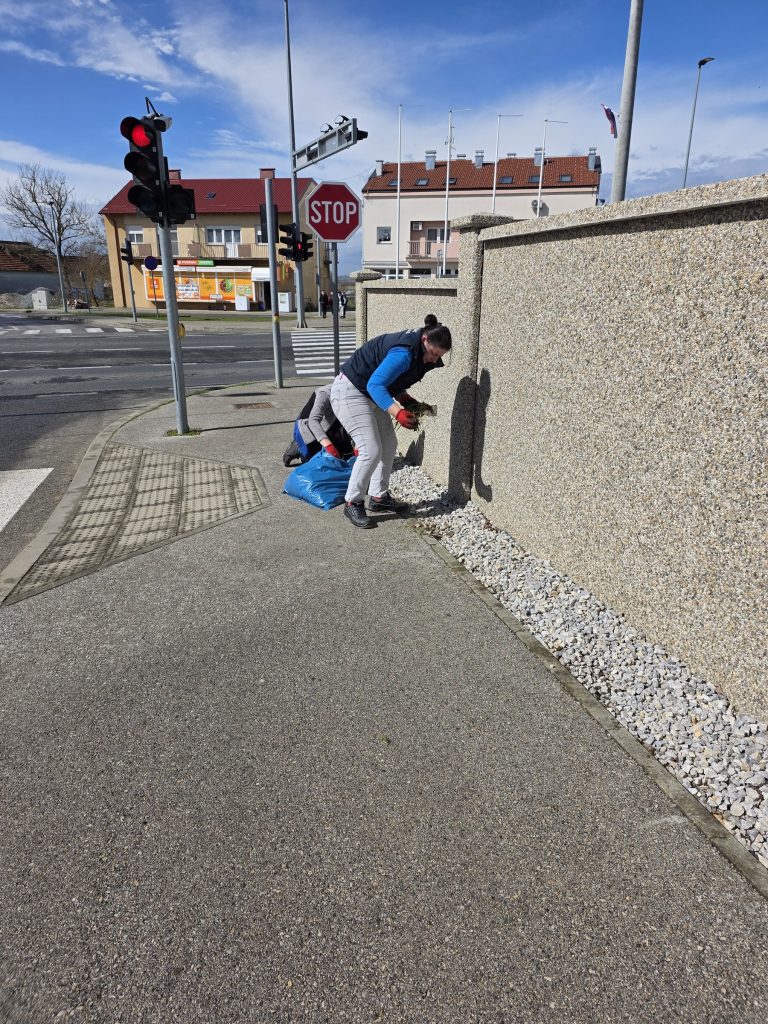 KOM_USLUGE_CISCENJE_01_ciscenje_nogostupa_i_rubnjaka