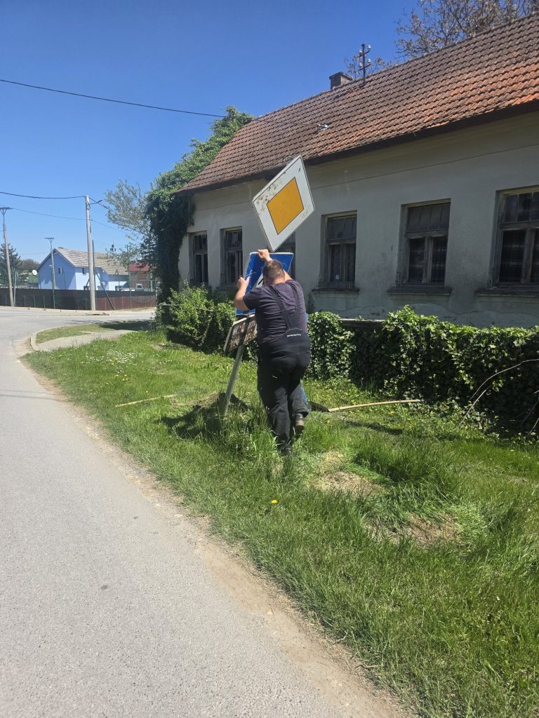 KOM_USLUGE_INTERVENCIJE_02_postavljanje_prometnog_znaka_01